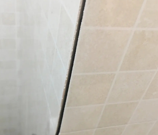 塔城地瓷砖空鼓维修公司分享阳台瓷砖脱落的修复过程可以分为以下几个步骤